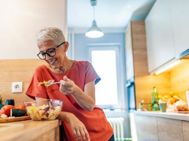 La prise de poids pendant la ménopause, que faire ?  